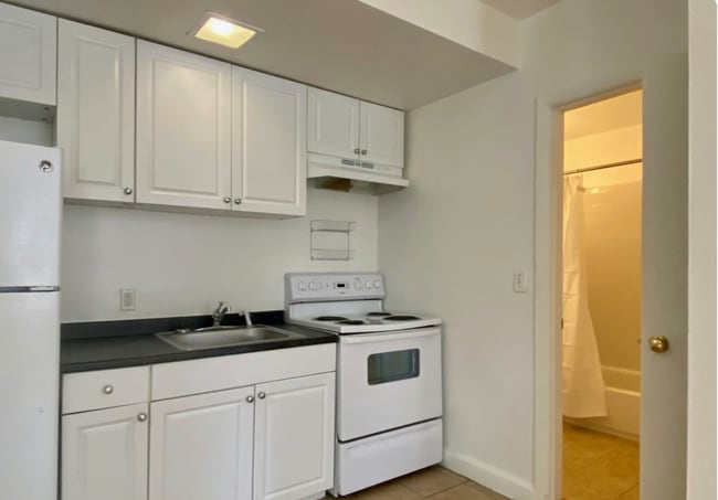 Building Photo - 529 Beacon St Unit 11