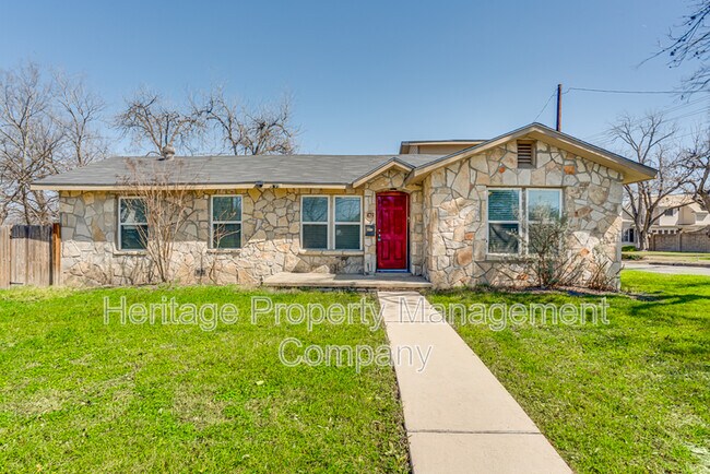 Building Photo - 479 S Sycamore Ave Rental
