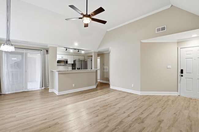 Photo - Bright Top-Floor Condo with Vaulted Ceilin... Unit 11