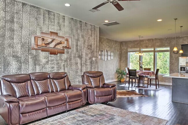 Building Photo - 2107 Stuart St Unit ID1386030P