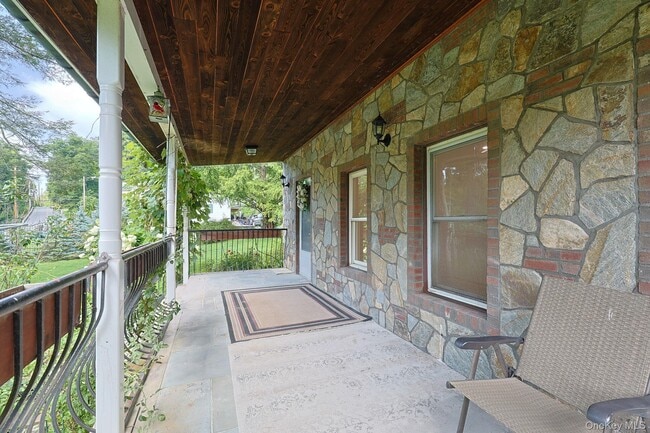 Photo - 437 Oscawana Lake Rd