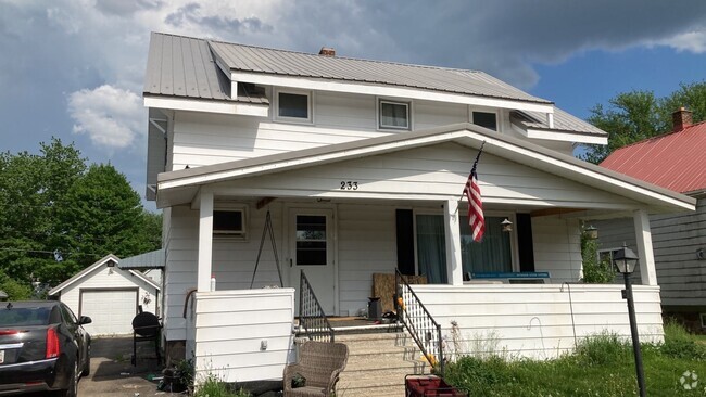 Building Photo - 3 Bed 2 Bath Single Family Home in Antigo