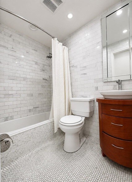 320 49th St Unit 3c