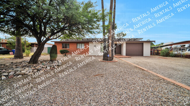 Building Photo - Delightful  3 bed/1bath home with SOLAR!!