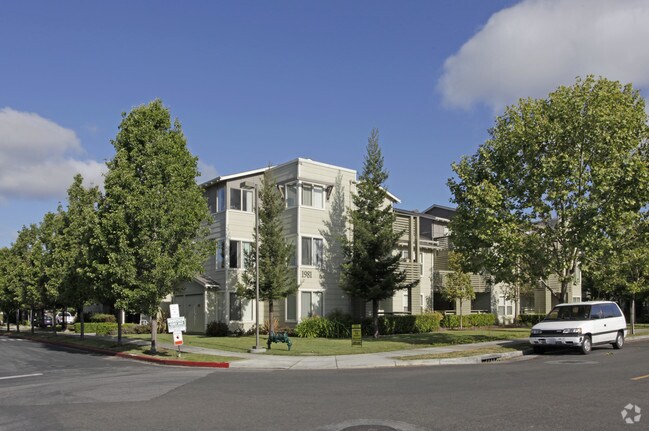 Peninsula Park Apartments - Peninsula Park Apartments