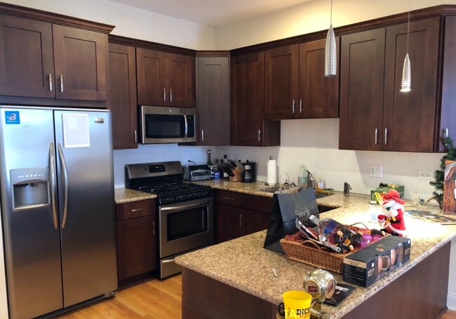 Photo - 1401 W Altgeld St Unit 2