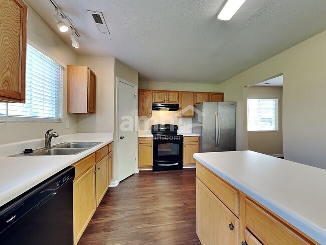 Photo - 819 Caledon Dr