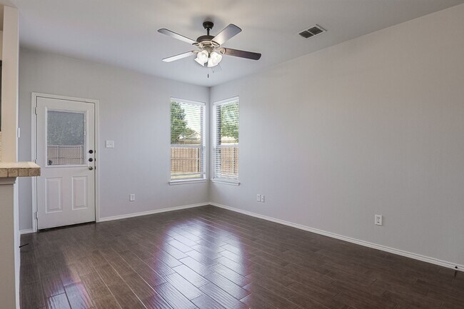 Photo - Beautiful 3 Bedroom, 2.5 Bath duplex locat...