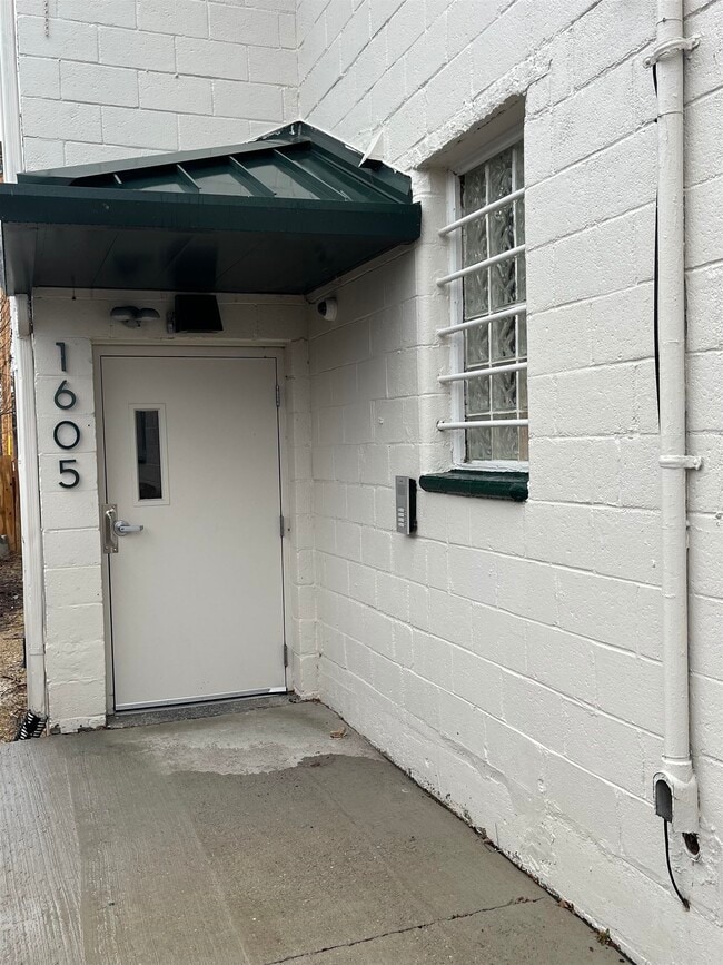 Photo - 3554 E Washington Ave Unidad 204