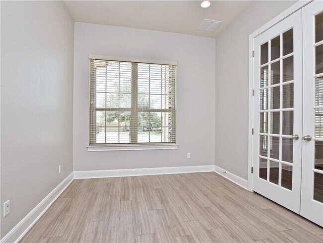 Photo - 2208 Legend Hill Dr