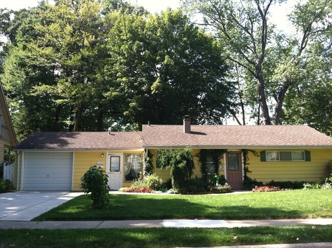 Building Photo - 2435 Ardmore Ave Rental