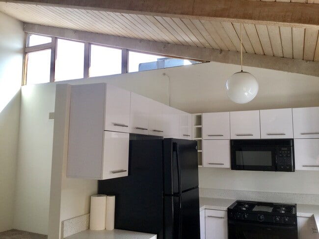 Photo - 2493 1/2 S Barrington Ave Unidad 2493 1/2