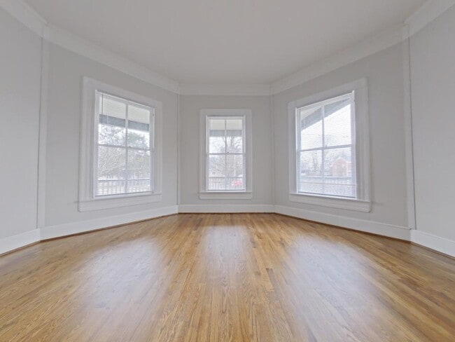 Photo - 304 Oakwood St