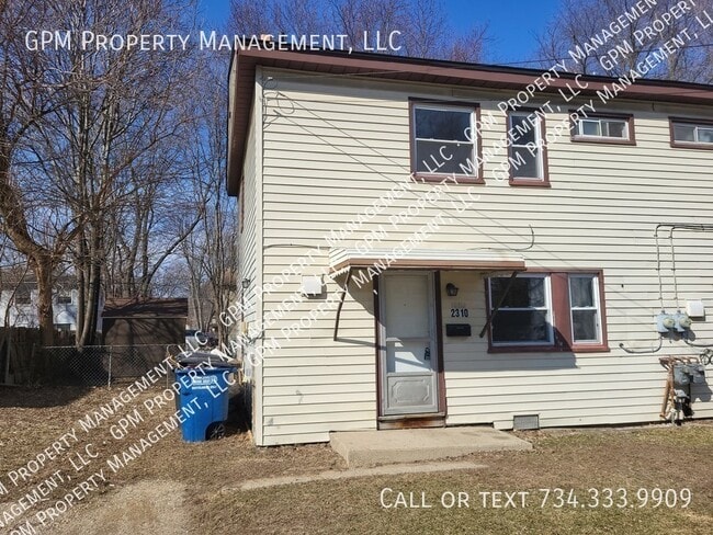 Building Photo - 2310 Deerfield Ct