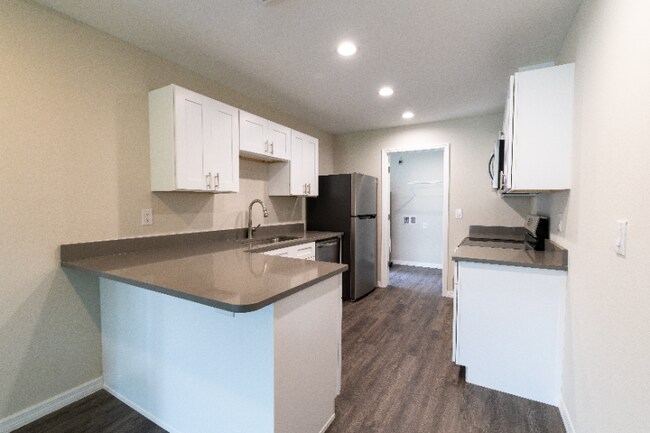 Photo - 2021 Fraser St