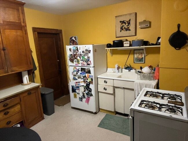 Kitchen - 1678 Charles Ave Unit #2