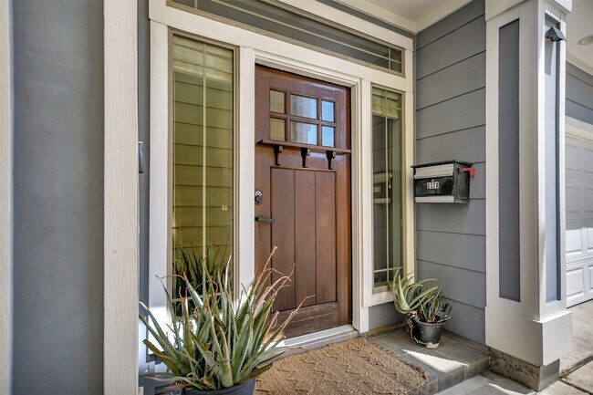 Photo - 837 W 25th St