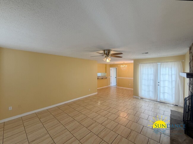 Photo - 134 Midland Ct