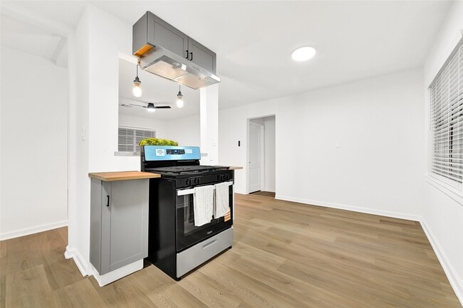 Photo - 3129 Airport Blvd