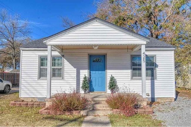 Photo - 425 E Hughbert St House