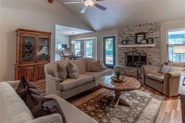 Photo - 911 Meadowlark Ln