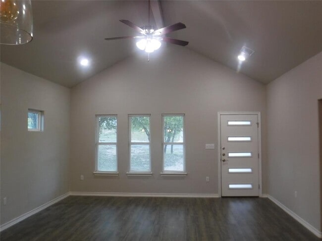 Photo - 1633 Cree Trail