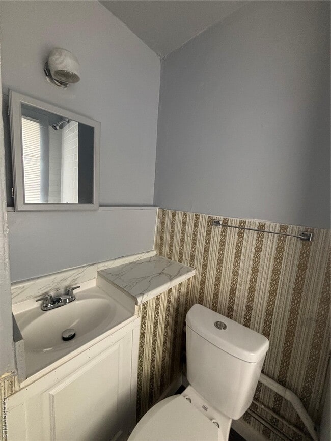 Photo - 147 Downs St Unit 3