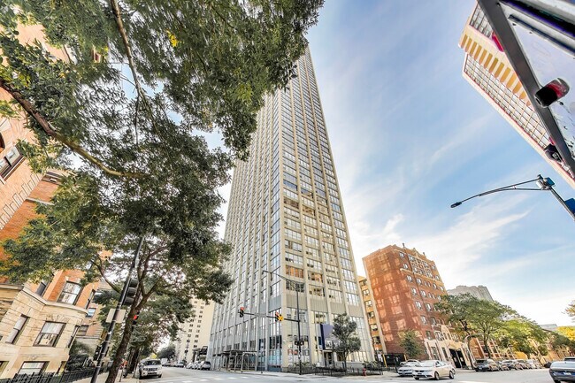 Building Photo - 655 W Irving Park Rd Unit 606