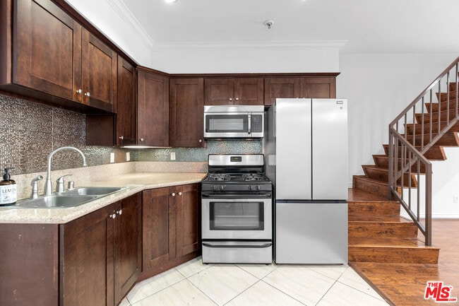 Photo - 5633 Carlton Way Unit 203