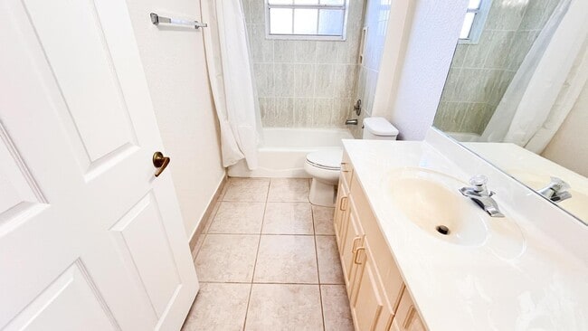 Photo - 1440 Hawthorne Pl