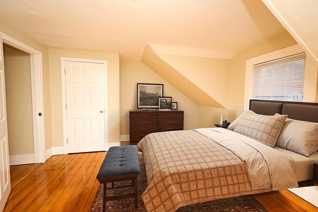 Photo - 32 Sheppard Ave