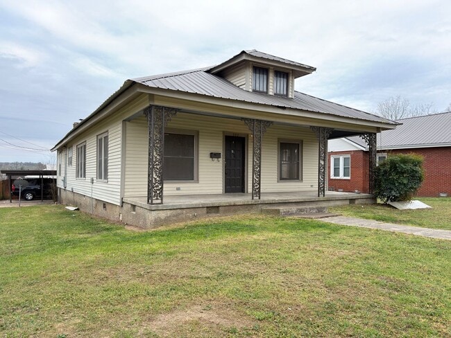 Building Photo - Historic Home in Batesville Unit 592 Bates Street