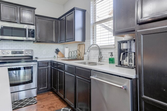 Photo - 15523 Valley View Dr