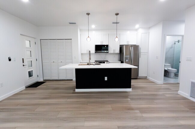 5:30 O Clock-Brand New Luxury Apartments