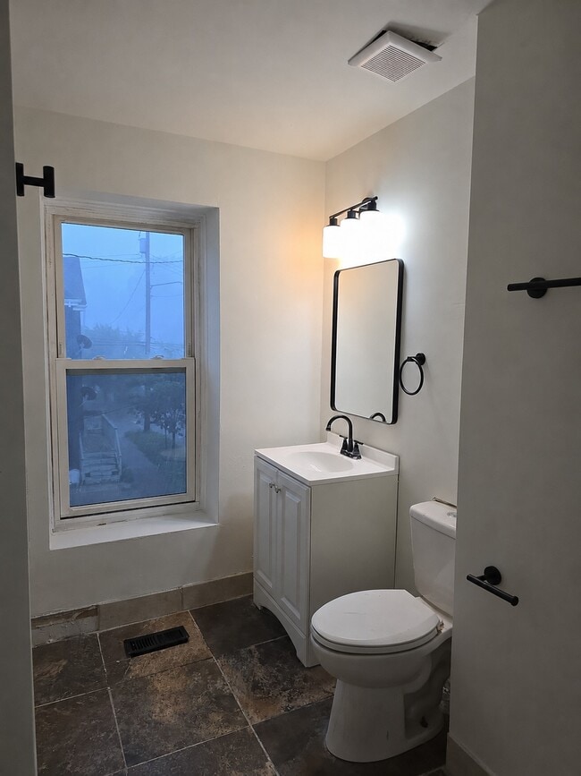 Photo - 103 W 9th Ave