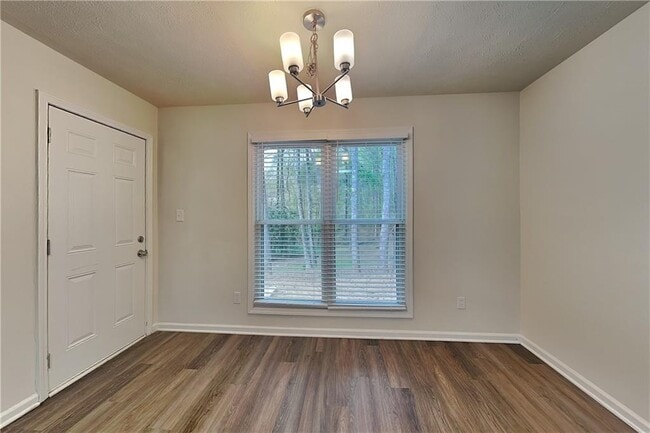 Photo - 4740 Minden Chase