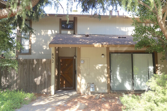 Building Photo - 2-Story Home in Stonegate Area