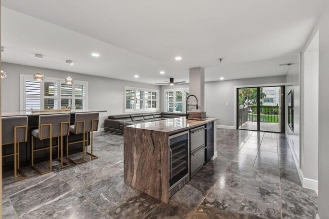 Photo - 372 Golfview Rd Unit 201