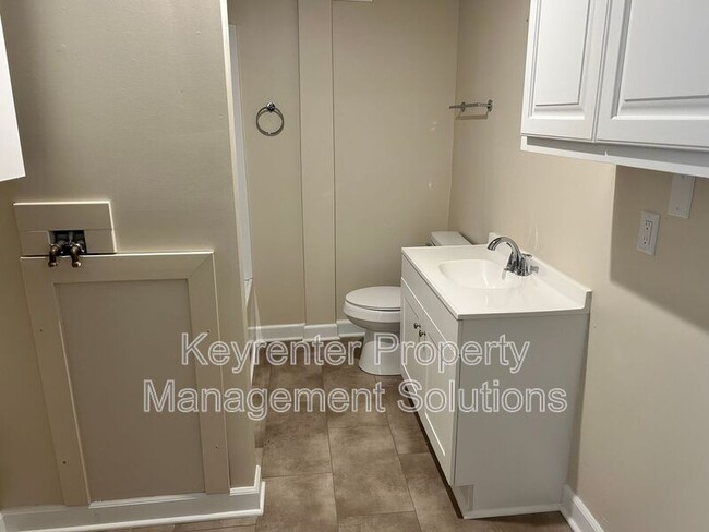 Photo - 618 W 11th St Condo Unit B