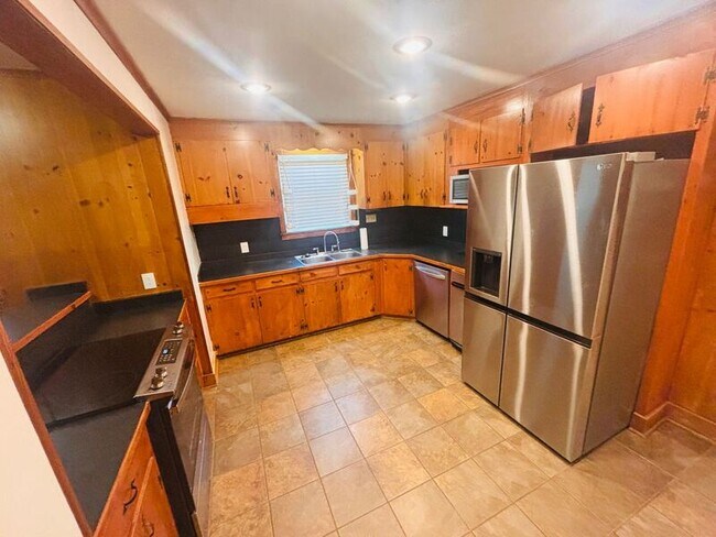 Photo - 305 Dooley Rd