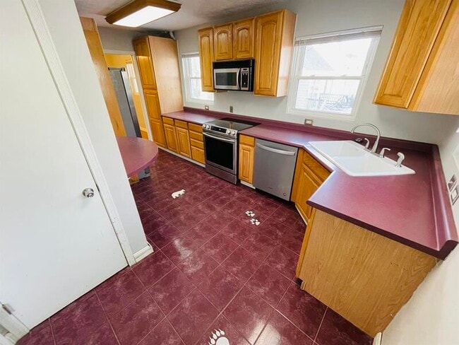 Photo - 5624 Lake St