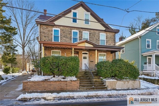 Building Photo - 92 Leigh Ave