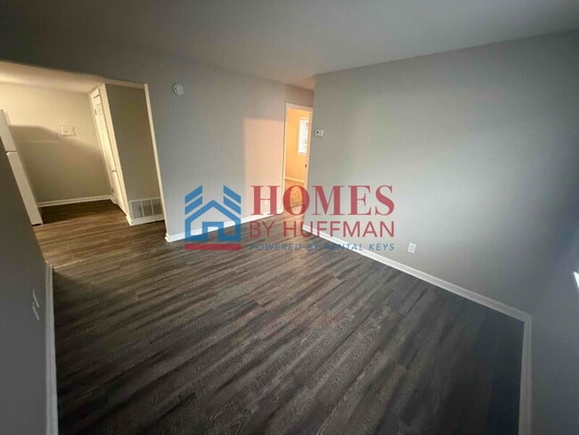 Photo - 2 Bedroom Apartment | Downstairs | Laundry Facility | Move In Special