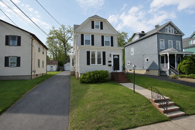 Photo - 552 Cumberland St Unidad First Floor