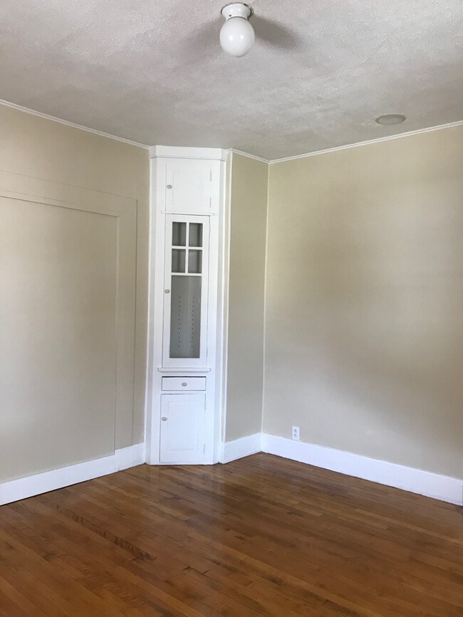 Photo - 527 Champlain St Unit SecondLevel