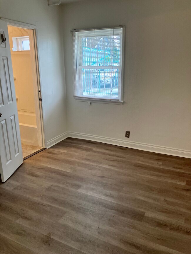 Bedroom - 1056 Cedar Ave Unit 1058