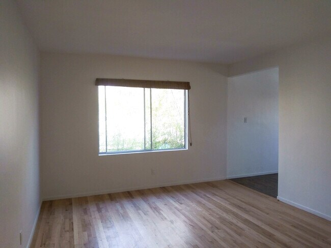 Photo - 417 Bay St Apartments Unit #3