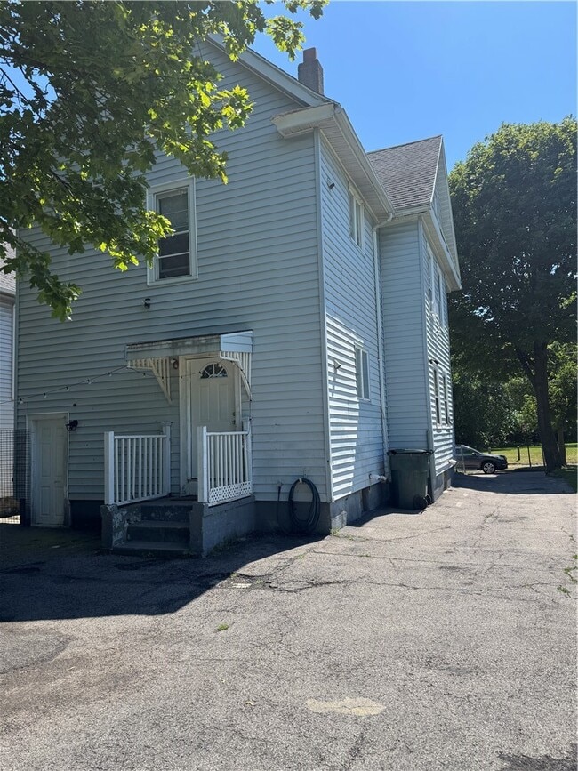 Photo - 134 Lewis St