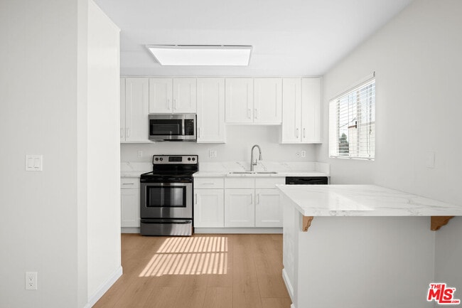 Photo - 1206 S Holt Ave Unidad 4