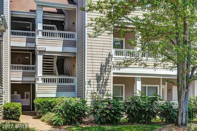 Photo - Renovated 2 bed/2 bath condo in the heart of Centreville, close to everything!!